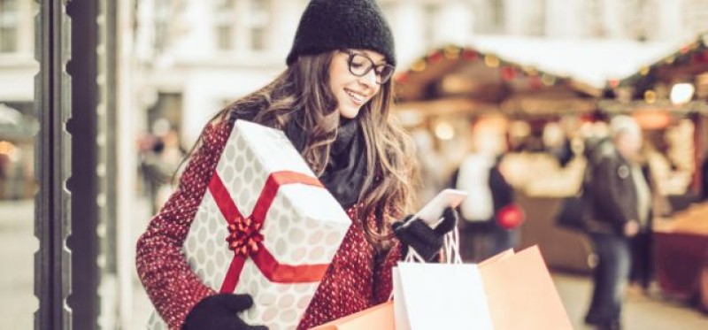 6 Ways to Power Omnichannel CX This Holiday on the Heels of Record Digital Sales 