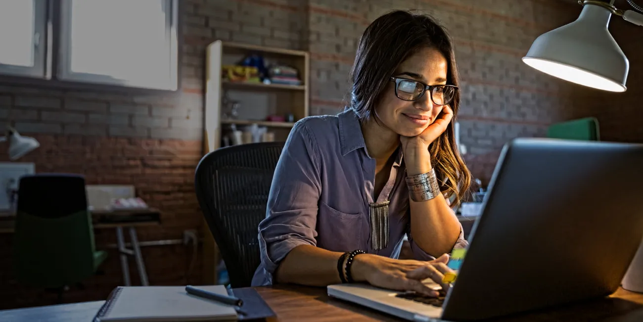 Woman sitting in office her her laptop